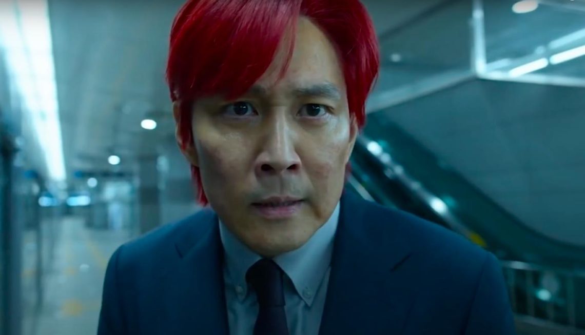 Dlaczego Gi-hun w Squid Game przefarbował włosy na czerwono? Zdjęcie przedstawia głównego bohatera w finałowych scenach pierwszego sezonu najnowszego serialu Netflixa