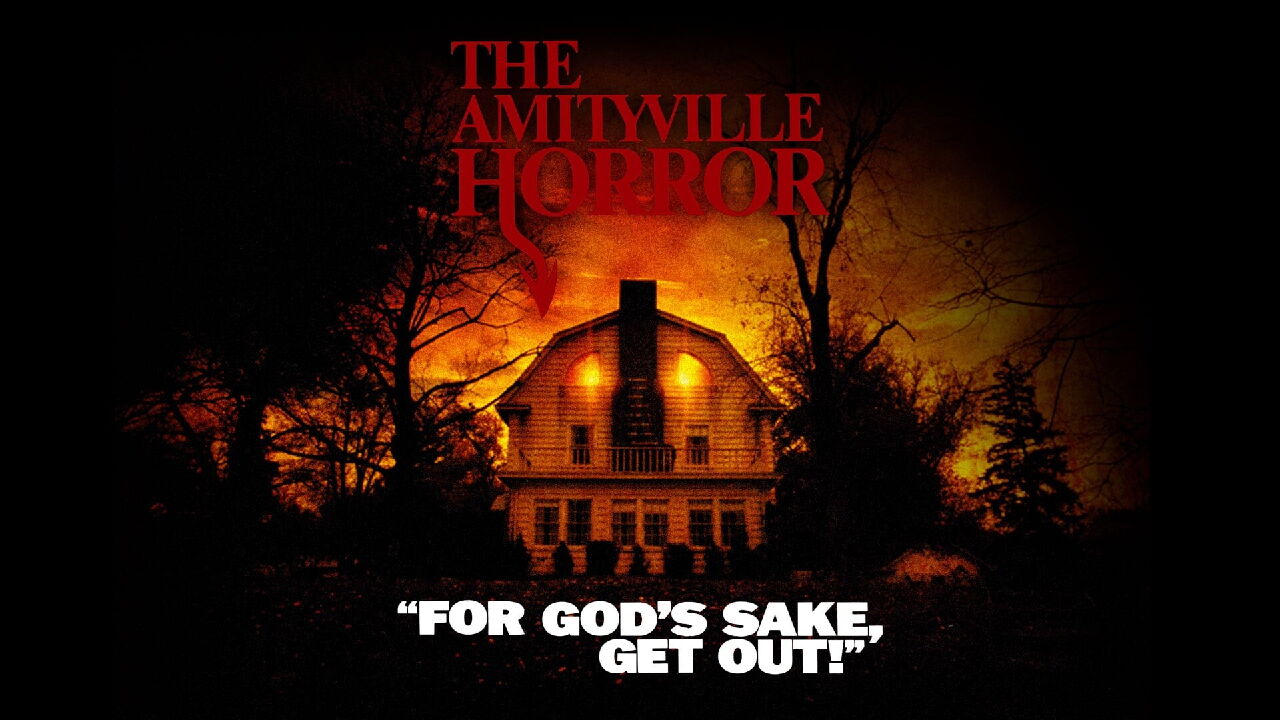 Dlaczego lubimy horrory? Plakat do filmu 'Amityville horror / Horror z Amityville' z napisem 'Uciekajcie na miłość boską'