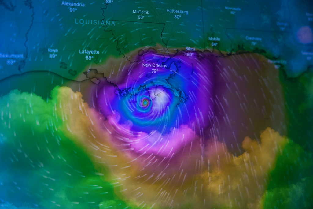 Dlaczego huragany mają żeńskie imiona? Mapa meteorologiczna pokazująca huragan w okolicach Nowego Orleanu, USA (Photo by Brian McGowan on Unsplash)
