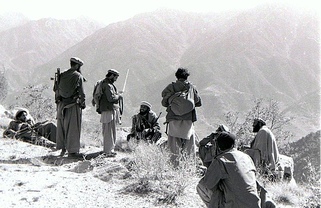 Dlaczego Związek Radziecki zaatakował Afganistan w 1979 roku? Zdjęcie wojowników afgańskich - Mudżahedinów przygotowujących się do walki