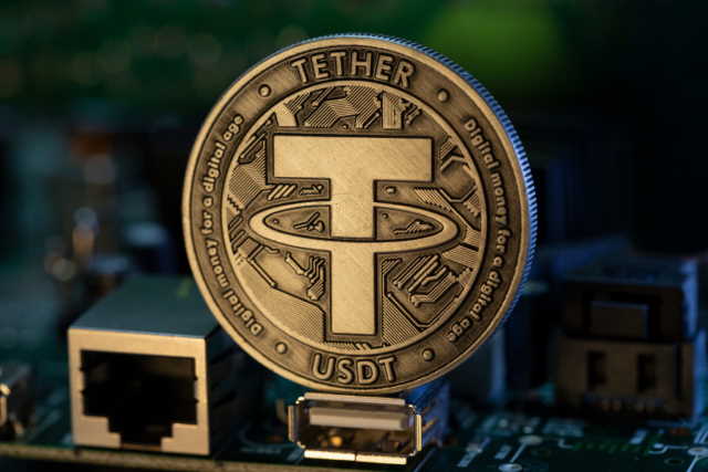 Dlaczego kryptowaluty oparte o protokół Teter mają wartość? Obraz przedstawia wizualizację kryptowaluty stablecoin USDT/Tether jako monety