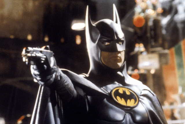 Dlaczego Michael Keaton zagrał Batmana w filmach Tima Burtona? Zdjęcie Michaela Keatona w roli Człowieka Nietoperza