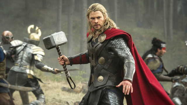 Dlaczego Thor nie założył Rękawicy Nieskończoności w Avengers: Koniec Gry? Thor w czasach swojej świetności, stawiający czoła największym i najpotężniejszym wrogom